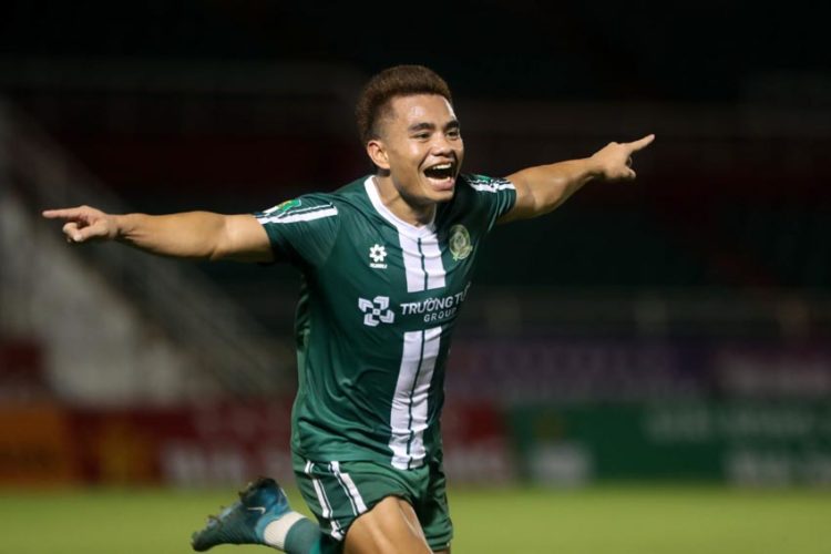 TTĐN thắng nhờ tinh thần quyết chiến, nhưng “cơn khát” tiền đạo vẫn chưa dứt - 4