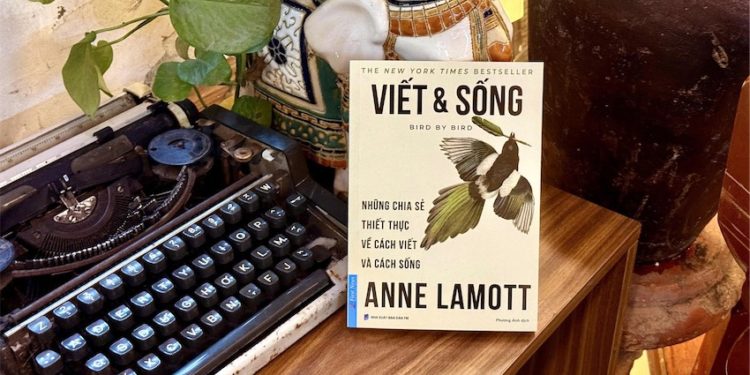 Viết Và Sống – Giữ lại một phần người mình trong thời đại gấp gáp