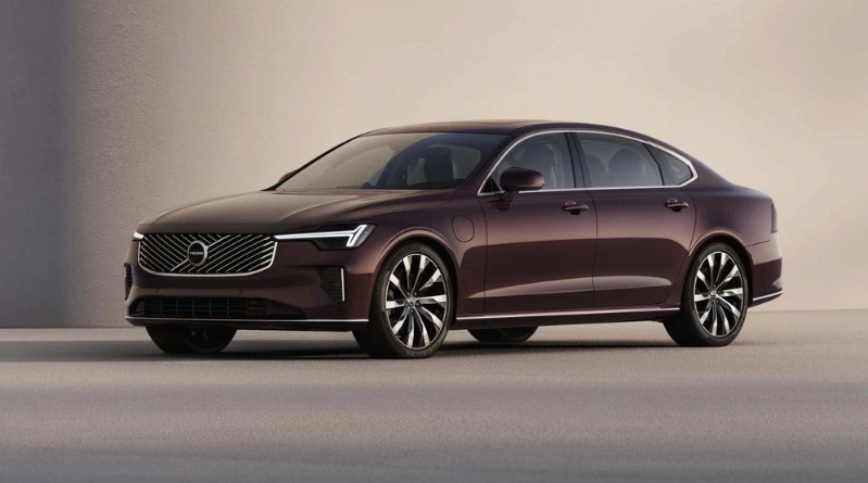 Volvo S90 nâng cấp – dáng sedan sang trọng với ngôn ngữ Scandinavia tối giản, nơi từng đường nét được tinh luyện để gợi cảm giác tĩnh tại, lịch duyệt và đầy chiều sâu.