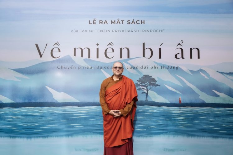 “Về miền bí ẩn”: Cuộc phiêu lưu của cậu bé 10 tuổi trở thành Tôn sư kết nối tâm linh và khoa học công nghệ