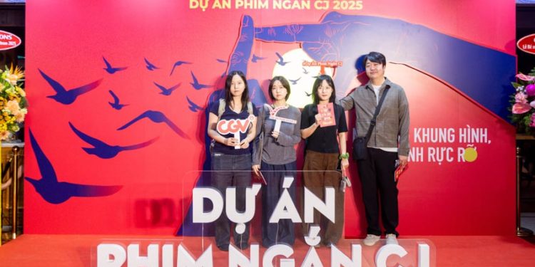 Dàn diễn viên nổi tiếng xuất hiện trên thảm đỏ bế mạc Dự án phim ngắn CJ 2025 tại CGV Vivo City, TP.HCM - 1