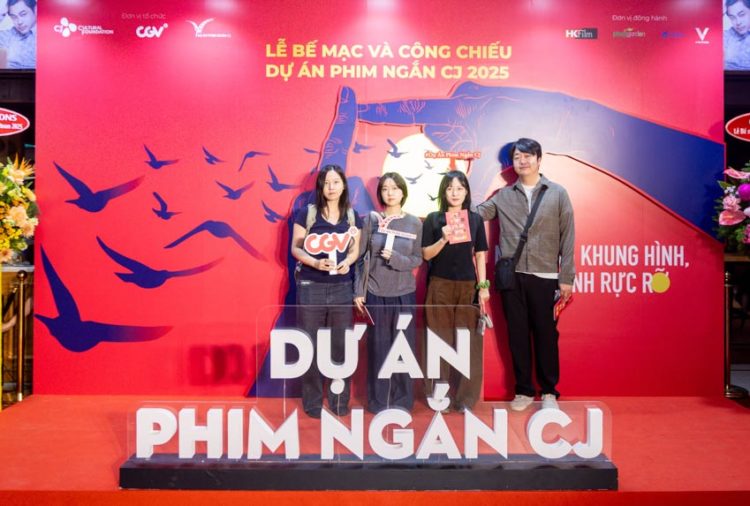 Dàn diễn viên nổi tiếng xuất hiện trên thảm đỏ bế mạc Dự án phim ngắn CJ 2025 tại CGV Vivo City, TP.HCM - 1