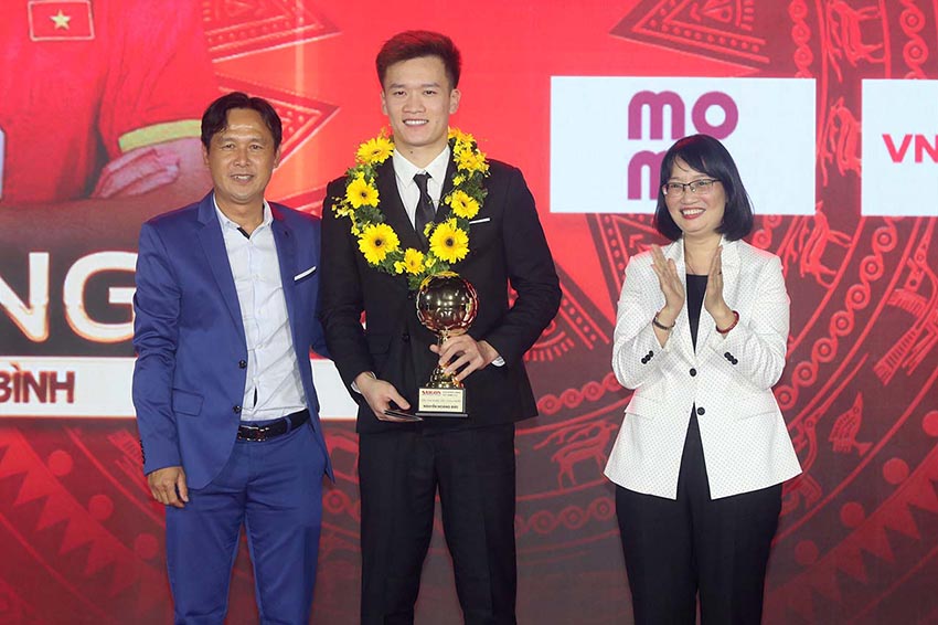 Nguyễn Hoàng Đức, Bích Thùy và Châu Đoàn Phát rạng danh tại đêm trao giải Quả bóng Vàng 2025 - 1