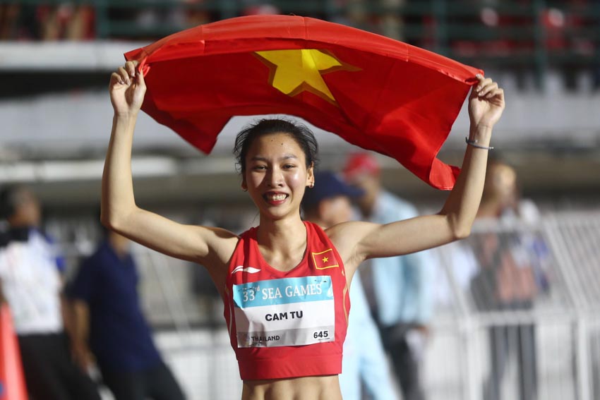 Điền kinh Việt Nam phá kỷ lục 4x400m hỗn hợp, Nguyễn Thị Oanh thống trị đường đua 5.000m - 2