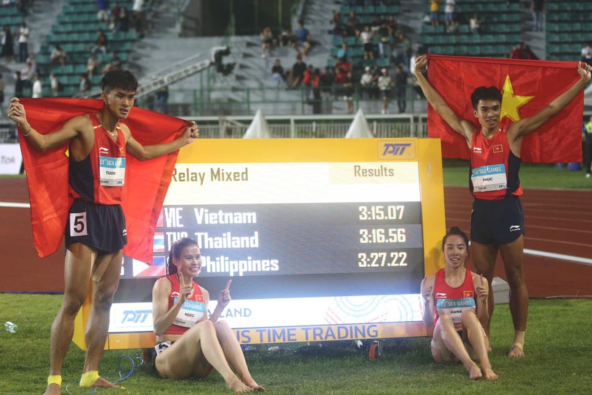 Điền kinh Việt Nam phá kỷ lục 4x400m hỗn hợp, Nguyễn Thị Oanh thống trị đường đua 5.000m - 4