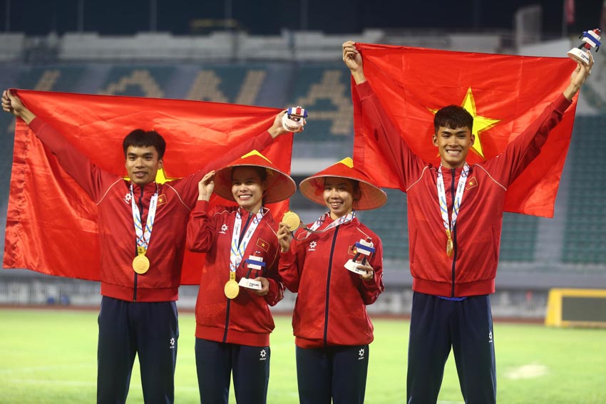 Điền kinh Việt Nam phá kỷ lục 4x400m hỗn hợp, Nguyễn Thị Oanh thống trị đường đua 5.000m - 6