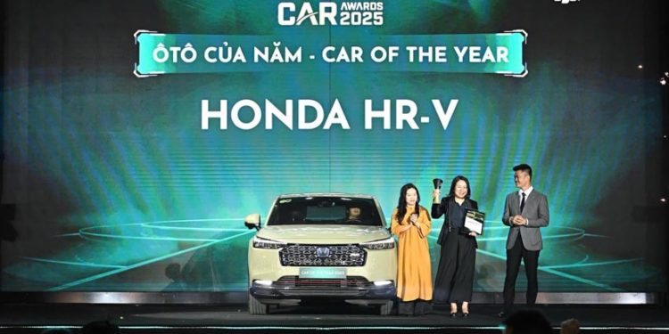 Honda HR-V e:HEV RS nhận giải Ôtô của năm 2025 tại lễ trao giải Car Awards do VnExpress tổ chức