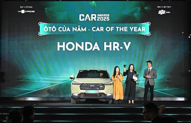 Honda HR-V e:HEV RS nhận giải Ôtô của năm 2025 tại lễ trao giải Car Awards do VnExpress tổ chức