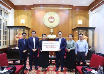 Đại diện Honda Việt Nam trao 3,8 tỷ đồng ủng hộ người dân vùng lũ thông qua Ủy ban Trung ương Mặt trận Tổ quốc Việt Nam