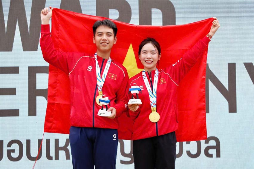 "Khúc độc hành" đến đỉnh vinh quang và kỳ tích từ những đôi tay thép - 1