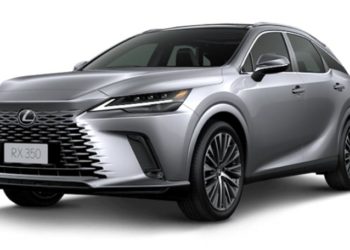 Xe Lexus tại đại lý Việt Nam trong chương trình triệu hồi cập nhật phần mềm hỗ trợ đỗ xe