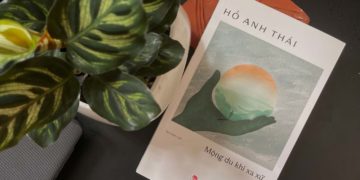 Những tiếng cười chua và nỗi buồn lặng trong ‘Mộng du khi xa xứ’