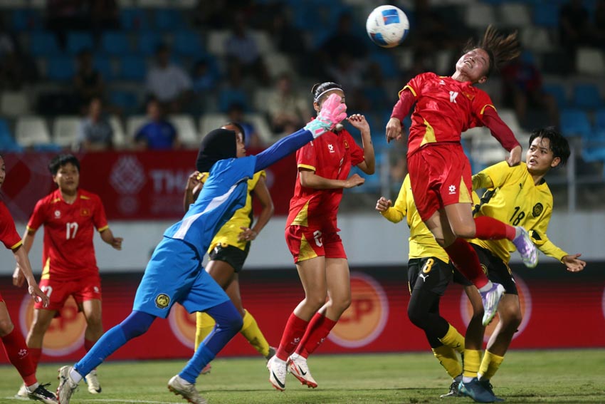 Nữ Việt Nam "Tắm Mưa Bàn Thắng" 7-0: Hải Yến Mở Hội, Thái Thị Thảo Lập Hat-trick! - 7