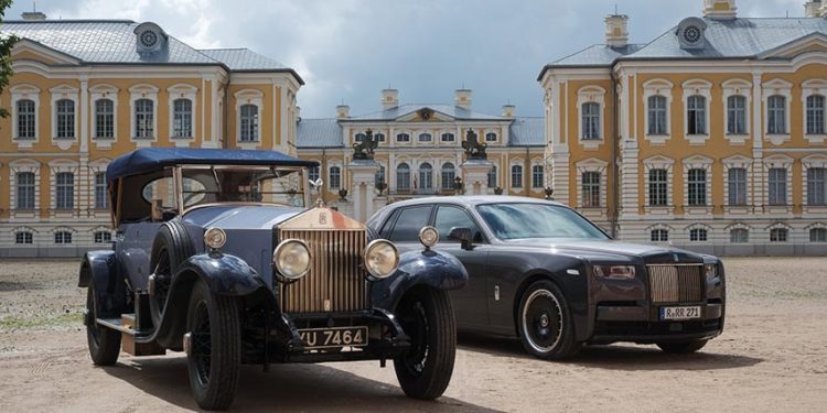 Rolls-Royce Phantom Centenary Private Collection với Spirit of Ecstasy vàng nguyên khối và nội thất Bespoke thủ công - 2