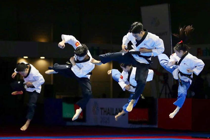Taekwondo và Bơi lội có Vàng ngày đầu tiên - 2