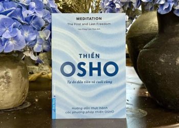 Người ngồi tĩnh lặng bên cửa sổ, ánh sáng mềm chiếu vào, gợi sự bình yên và tỉnh thức - 1