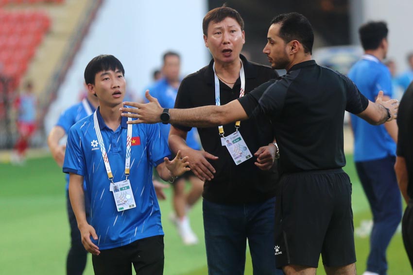 U22 Việt Nam nhọc nhằn thắng Lào 2-1, Đình Bắc lập cú đúp - 1