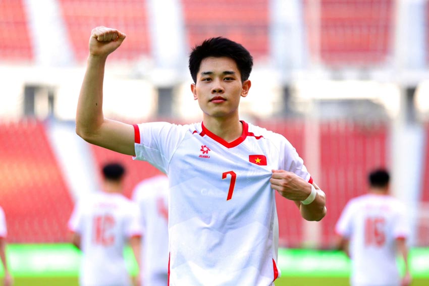 U22 Việt Nam nhọc nhằn thắng Lào 2-1, Đình Bắc lập cú đúp - 5