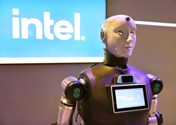 Gian trưng bày Intel tại CES 2026 với các laptop sử dụng Intel Core Ultra Series 3