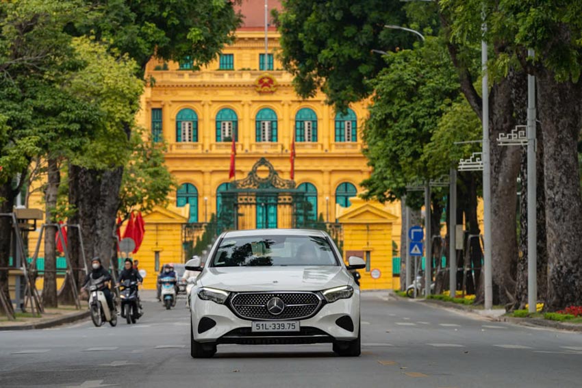 Showroom Mercedes-Benz Việt Nam với các mẫu C-Class, S-Class và GLC trưng bày năm 2026 - 1