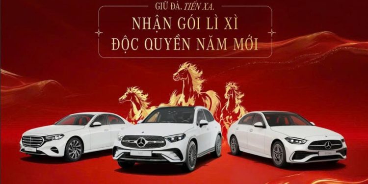Gian hàng Mercedes-Benz Việt Nam trưng bày các mẫu C-Class, GLC và xe điện trong chương trình ưu đãi Tết 2026