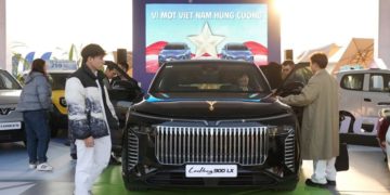 Các mẫu xe điện VinFast trưng bày tại showroom và trạm sạc tại Việt Nam