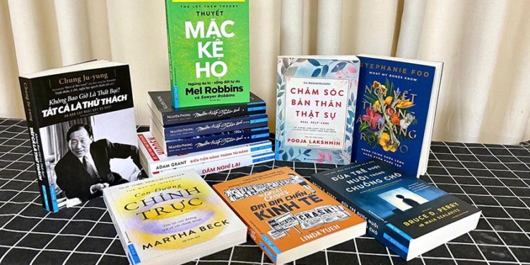 Bìa các tựa sách nổi bật năm 2025 được độc giả Việt quan tâm và bàn luận nhiều - 4