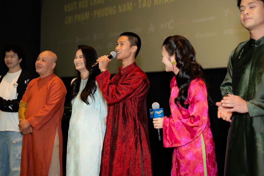 Alt-text cho hình ảnh: Thảm đỏ buổi công chiếu phim tại TP.HCM với ê-kíp và nghệ sĩ tham dự - 1