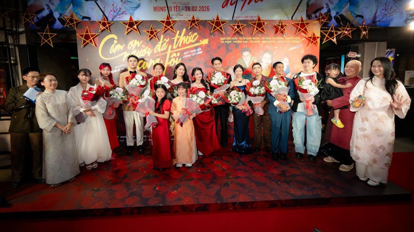 Alt-text cho hình ảnh: Thảm đỏ buổi công chiếu phim tại TP.HCM với ê-kíp và nghệ sĩ tham dự - 2