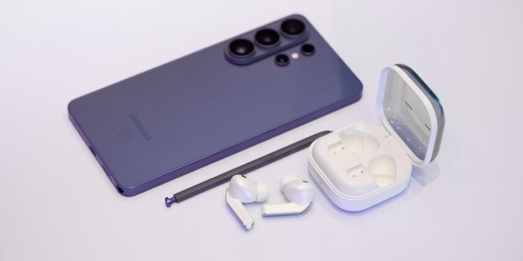 Sự kiện ra mắt Samsung Galaxy S26 series tại TP.HCM với sân khấu ánh sáng tương lai và màn hình LED lớn trình diễn Galaxy AI Phone tích hợp - 2