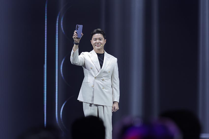 Sự kiện ra mắt Samsung Galaxy S26 series tại TP.HCM với sân khấu ánh sáng tương lai và màn hình LED lớn trình diễn Galaxy AI Phone tích hợp - 3