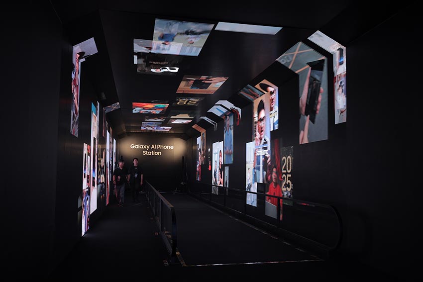 Sự kiện ra mắt Samsung Galaxy S26 series tại TP.HCM với sân khấu ánh sáng tương lai và màn hình LED lớn trình diễn Galaxy AI Phone tích hợp - 1