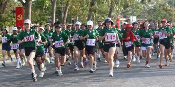 Sôi động Giải Leo núi Tà Cú mở rộng 2026 - 2