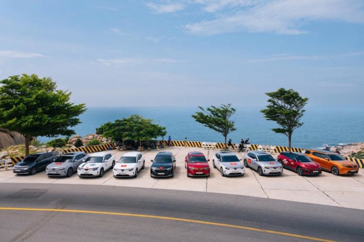 Dây chuyền bàn giao ô tô điện VinFast tại Việt Nam tháng 1/2026 với các mẫu Limo Green và VF 3