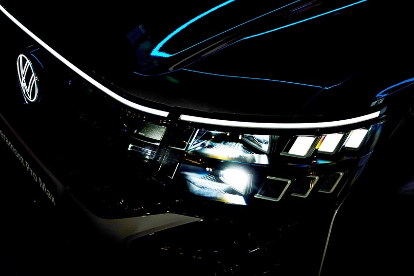 Volkswagen Teramont Pro 2026 màu trắng tại showroom, SUV 7 chỗ dài hơn 5,1 mét - 2