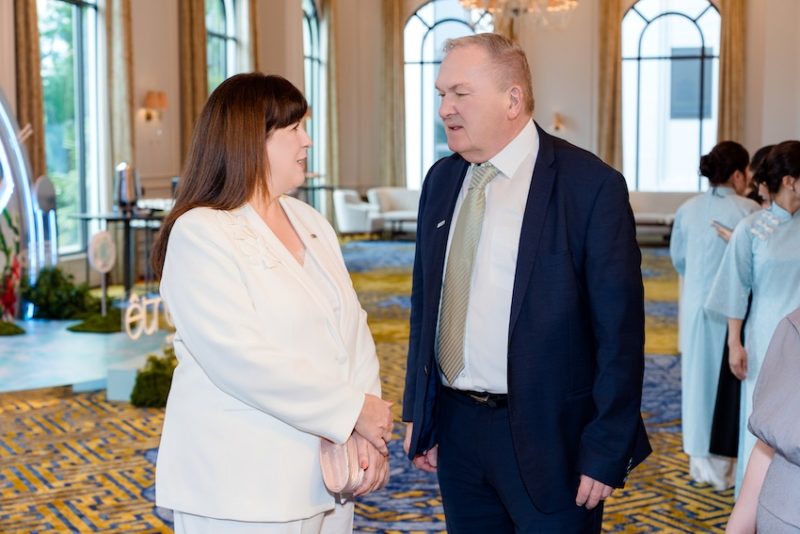 Mỹ phẩm công nghệ sinh học thuần chay Êtra Belle