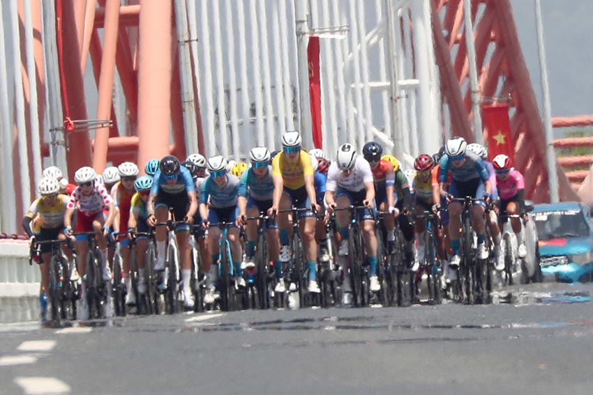 Áo xanh đổi chủ từ Thu Mai sang Nguyễn Thị Thật sau 4 chặng - 5