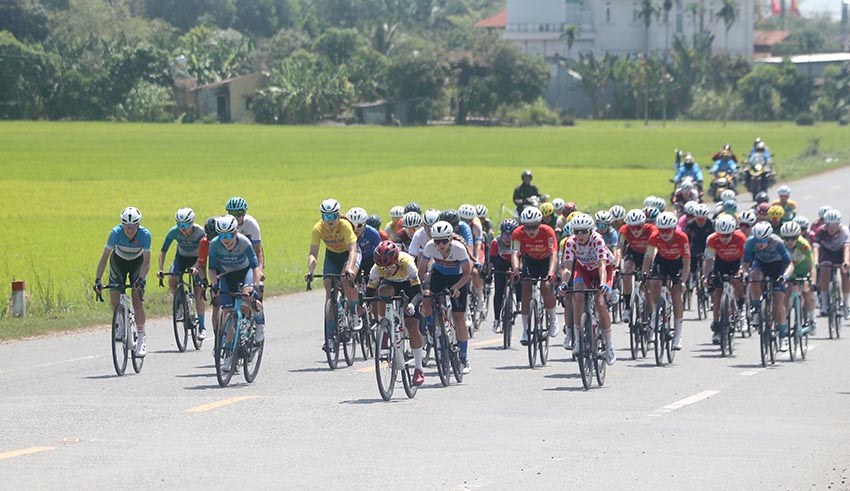 Áo xanh đổi chủ từ Thu Mai sang Nguyễn Thị Thật sau 4 chặng - 7