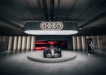 Audi R26 Formula 1 concept ra mắt tại Triển lãm Ô tô Quốc tế Canada 2026 với thiết kế đỏ đen tối giản, ngôn ngữ hiện đại - 3