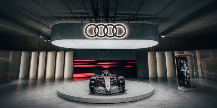 Audi R26 Formula 1 concept ra mắt tại Triển lãm Ô tô Quốc tế Canada 2026 với thiết kế đỏ đen tối giản, ngôn ngữ hiện đại - 3