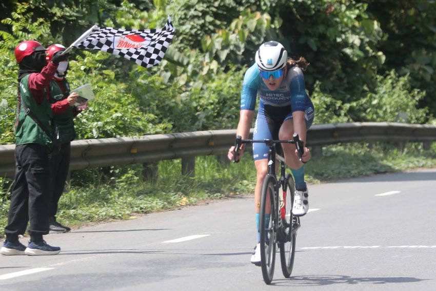 Komina Marina trở thành "nữ hoàng leo núi", Gissinger Oda thắng chặng trong gang tấc - 2