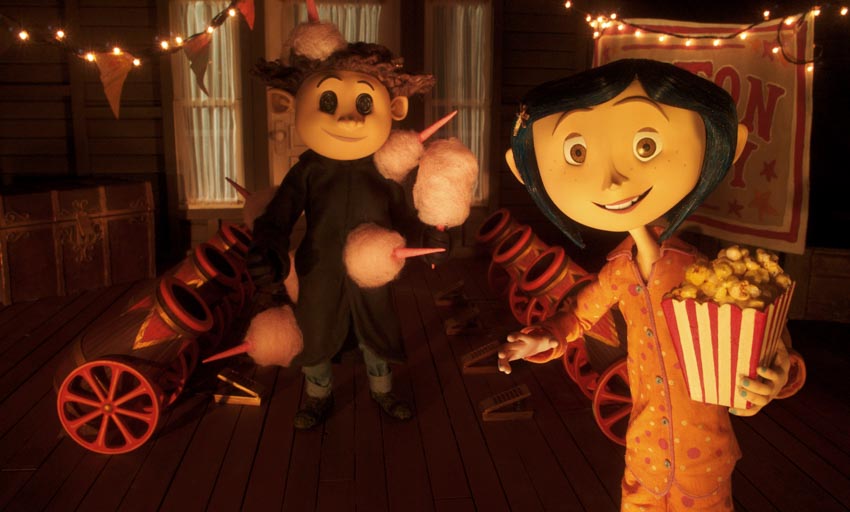 Hình ảnh cô bé Coraline bước vào thế giới song song kỳ ảo với gam màu u tối đặc trưng - 1