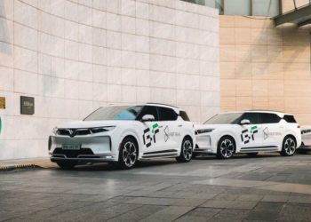 Đội xe taxi điện Xanh SM hoạt động trên đường phố Hà Nội sau khi GSM sáp nhập Green Future