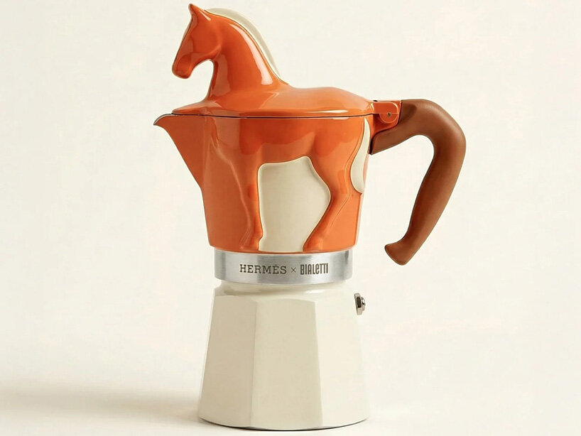 Concept Hermès x Bialetti Moka Pot với nắp hình ngựa màu cam và bộ tách espresso đồng bộ trong hộp gỗ óc chó - 2