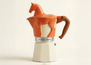 Concept Hermès x Bialetti Moka Pot với nắp hình ngựa màu cam và bộ tách espresso đồng bộ trong hộp gỗ óc chó - 1