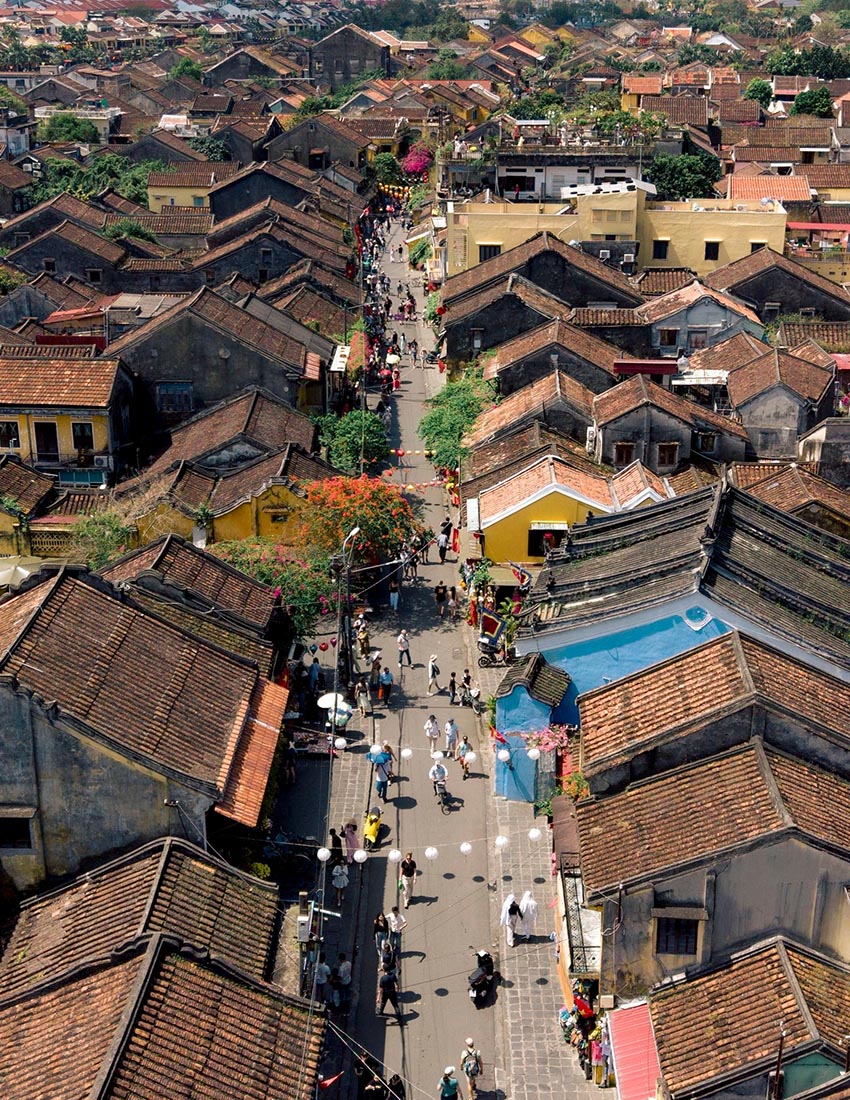 Phố cổ Hội An với đèn lồng rực rỡ và kiến trúc cổ kính về đêm - 2