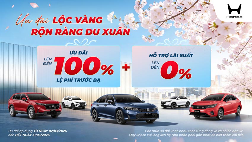 Khách hàng xem xe Honda CR-V và Civic e:HEV RS tại đại lý trong chương trình ưu đãi tháng 3/2026 - 1