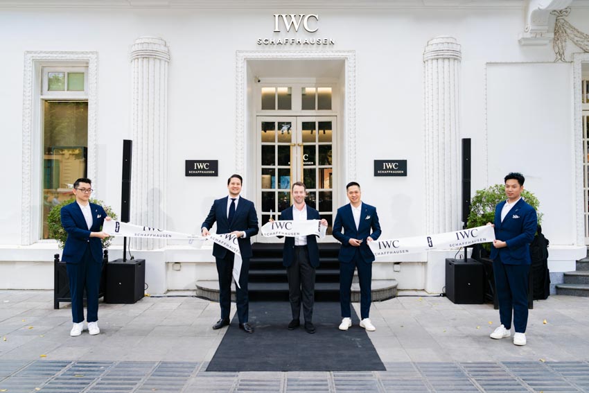 Không gian boutique IWC Schaffhausen tại Sofitel Metropole Hà Nội với thiết kế đen trắng sang trọng và trưng bày đồng hồ cao cấp - 4