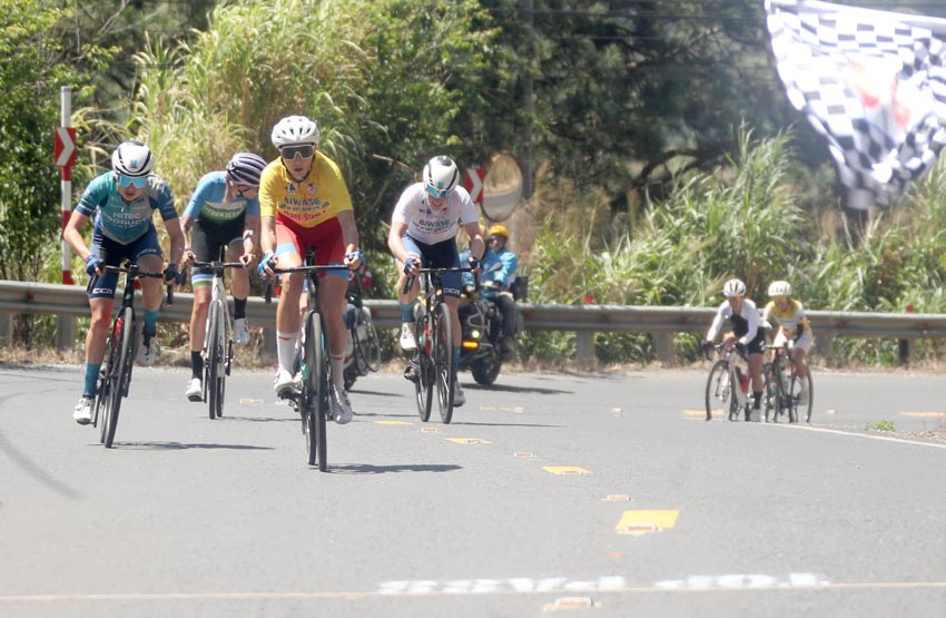 Komina Marina đoạt cú đúp Áo vàng, Áo chấm đỏ, Nguyễn Thị Thật áo xanh, Gissinger Oda áo trắng và Bùi Thị Huệ MISS Biwase TOV - 4