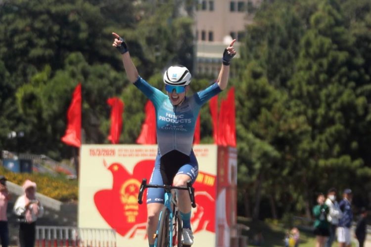 Komina Marina đoạt cú đúp Áo vàng, Áo chấm đỏ, Nguyễn Thị Thật áo xanh, Gissinger Oda áo trắng và Bùi Thị Huệ MISS Biwase TOV - 5